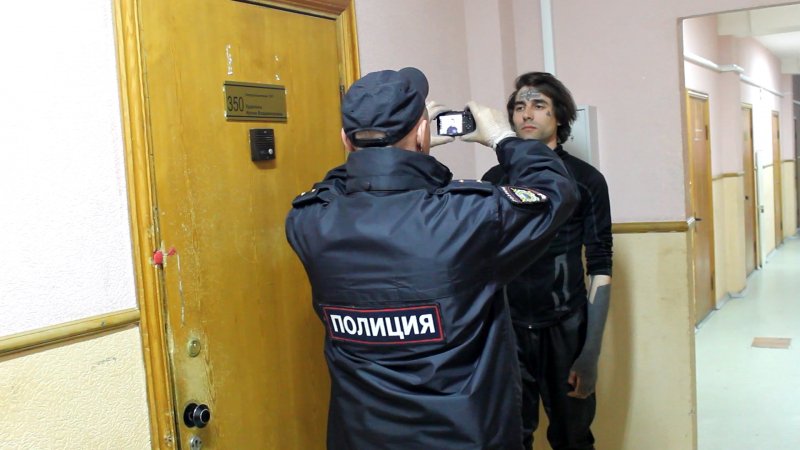 Свердловская полиция задержала тату-мастера, работавшего на мошенников