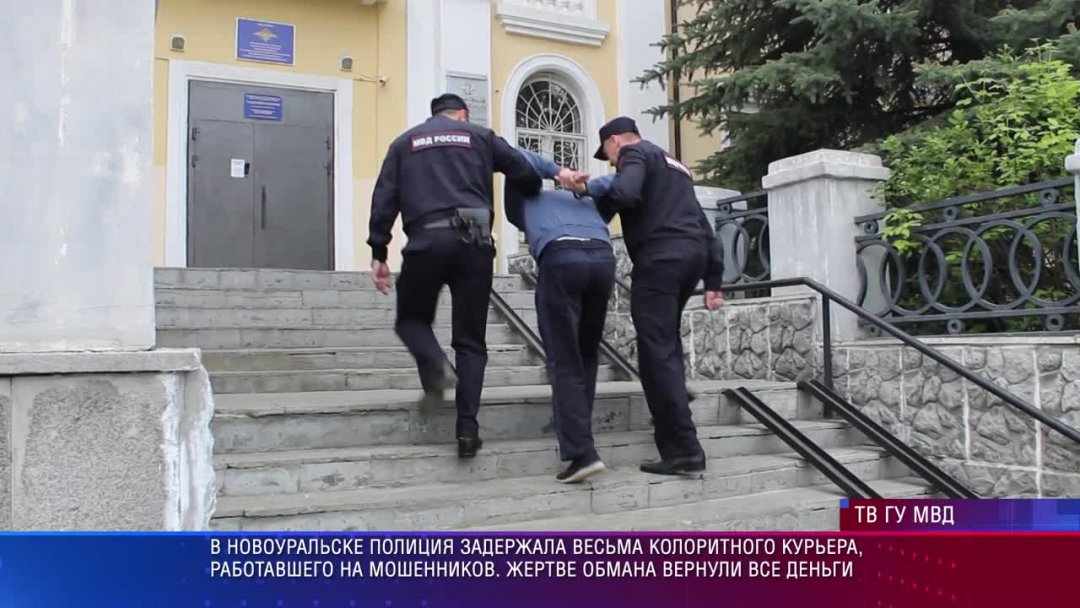 Свердловская полиция задержала тату-мастера, работавшего на мошенников
